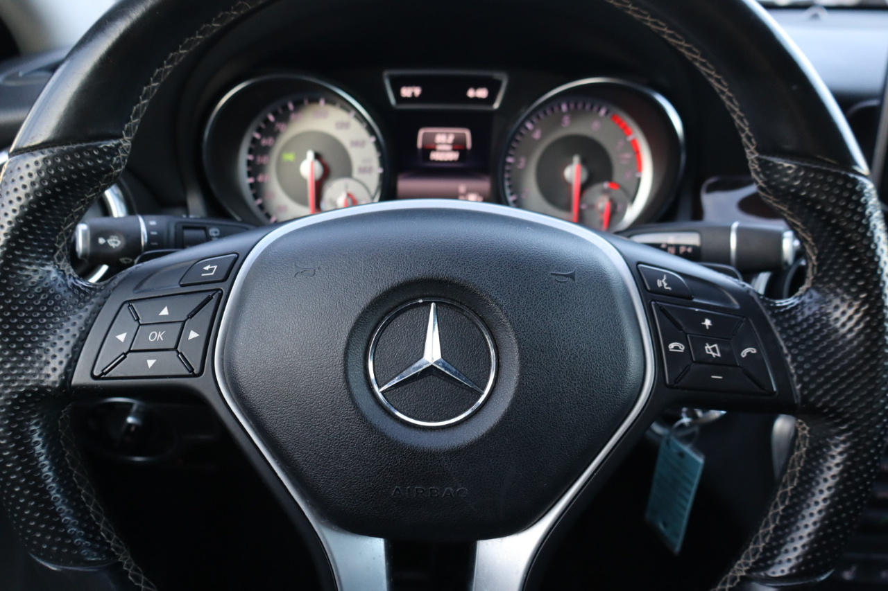 Mercedes-Benz GLA-Class  2015