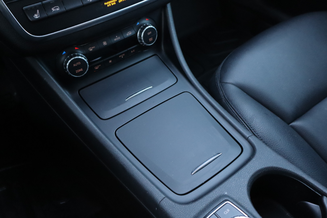 Mercedes-Benz GLA-Class  2015