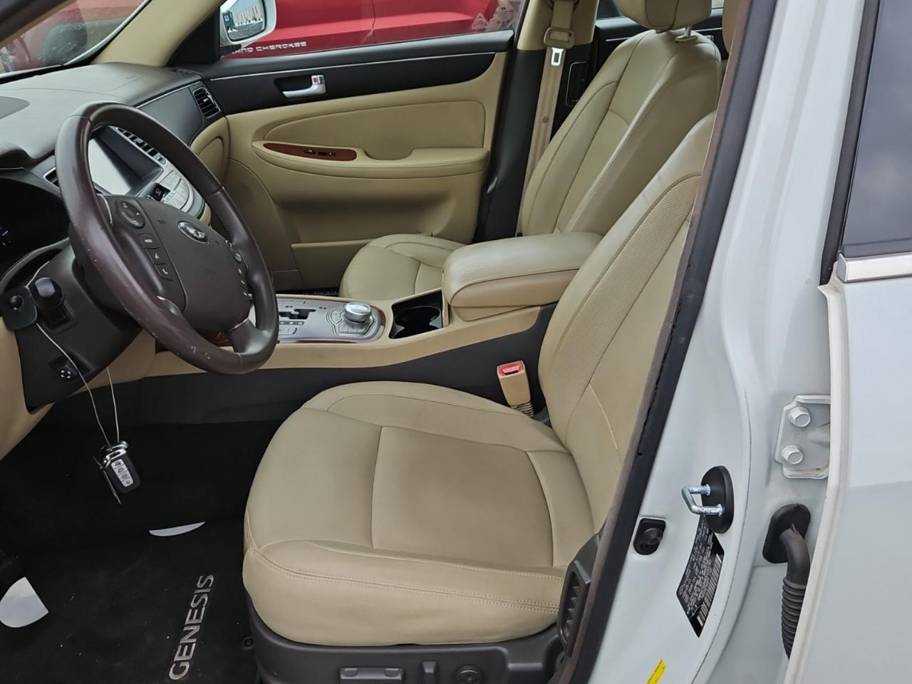 Hyundai Genesis  2013