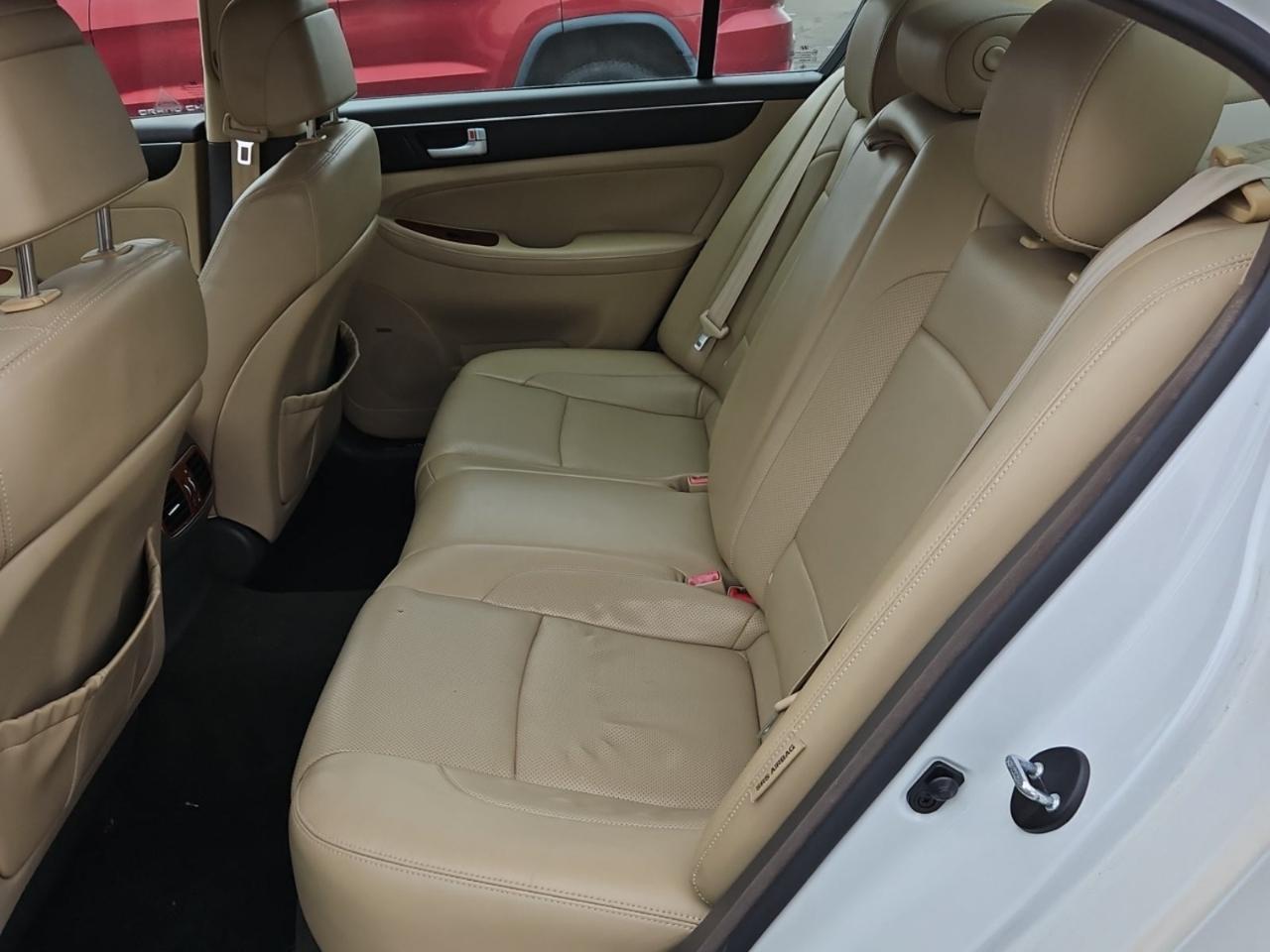 Hyundai Genesis  2013