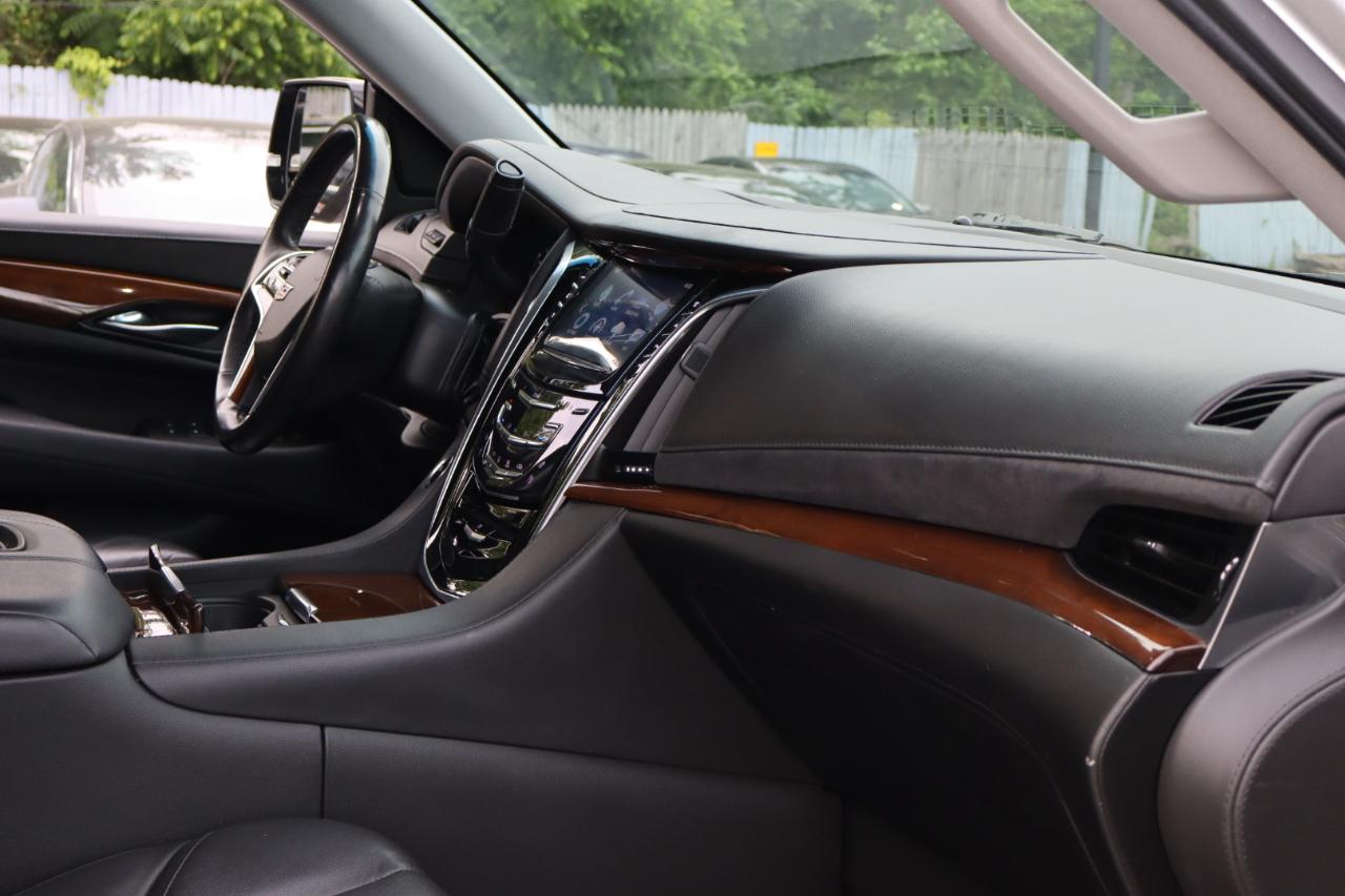 Cadillac Escalade 4WD 4dr Luxury 2019