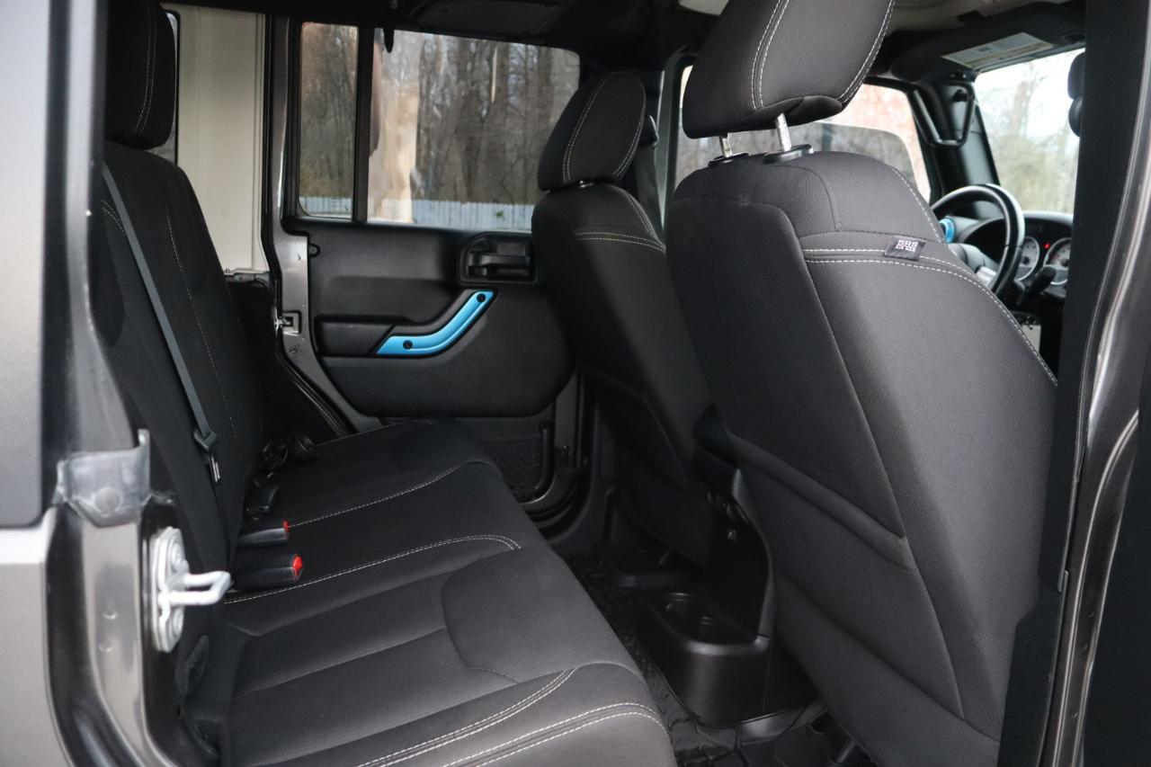 Jeep Wrangler Unlimited 4WD 4dr Sahara 2017