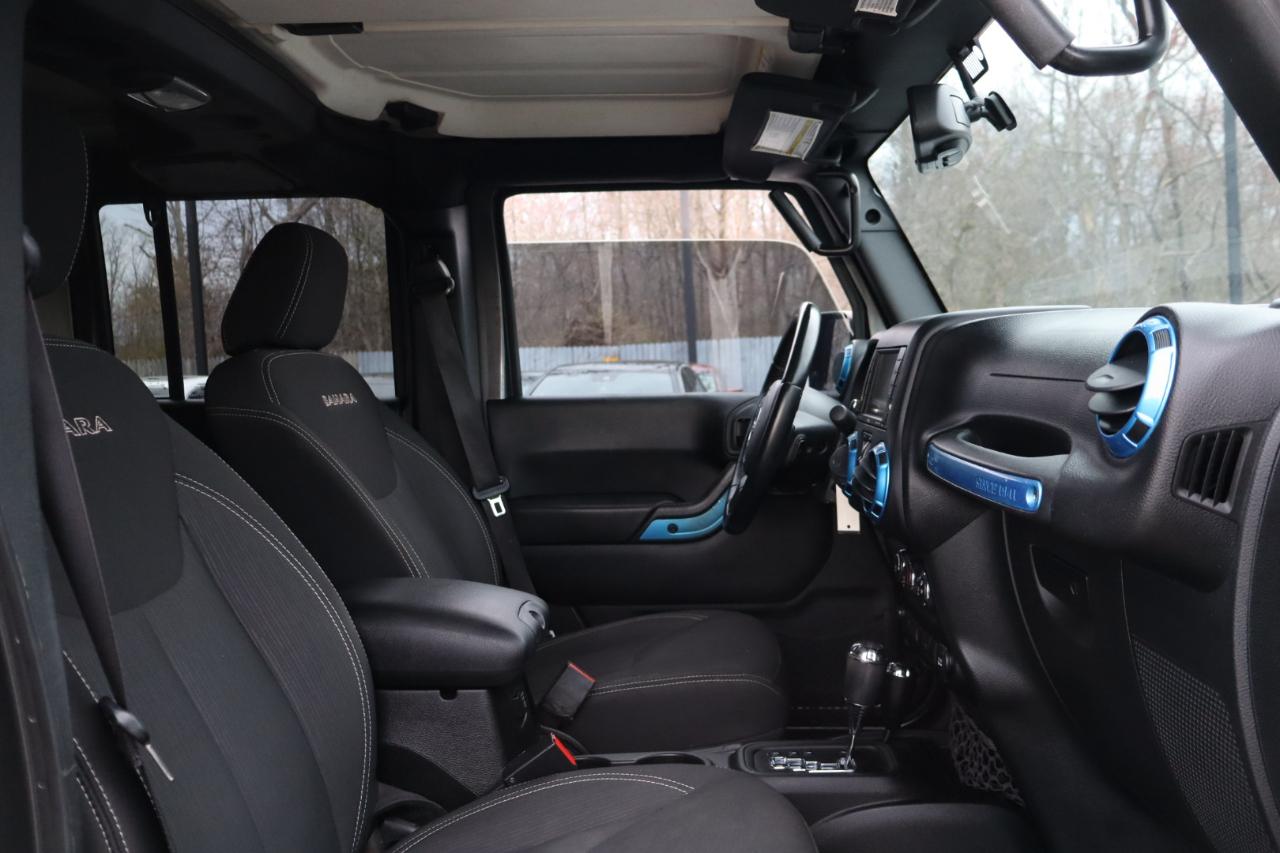 Jeep Wrangler Unlimited 4WD 4dr Sahara 2017