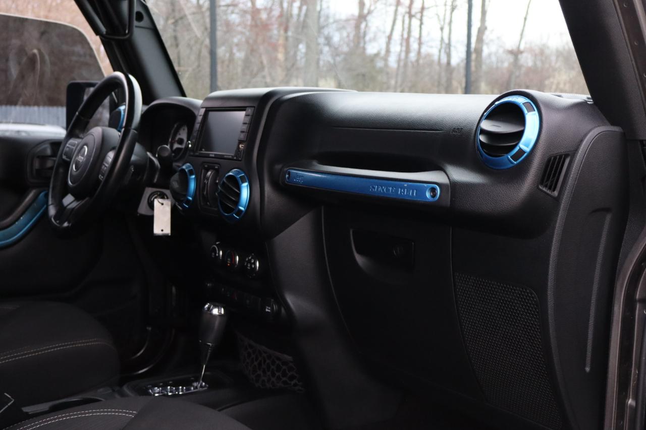 Jeep Wrangler Unlimited 4WD 4dr Sahara 2017