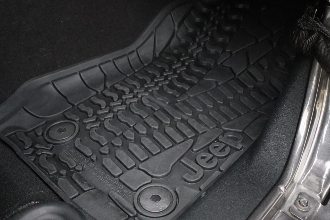 Jeep Wrangler Unlimited 4WD 4dr Sahara 2017