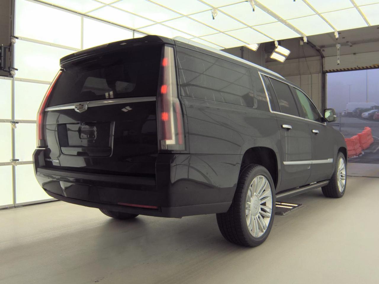 Cadillac Escalade ESV 4WD 4dr Platinum 2018