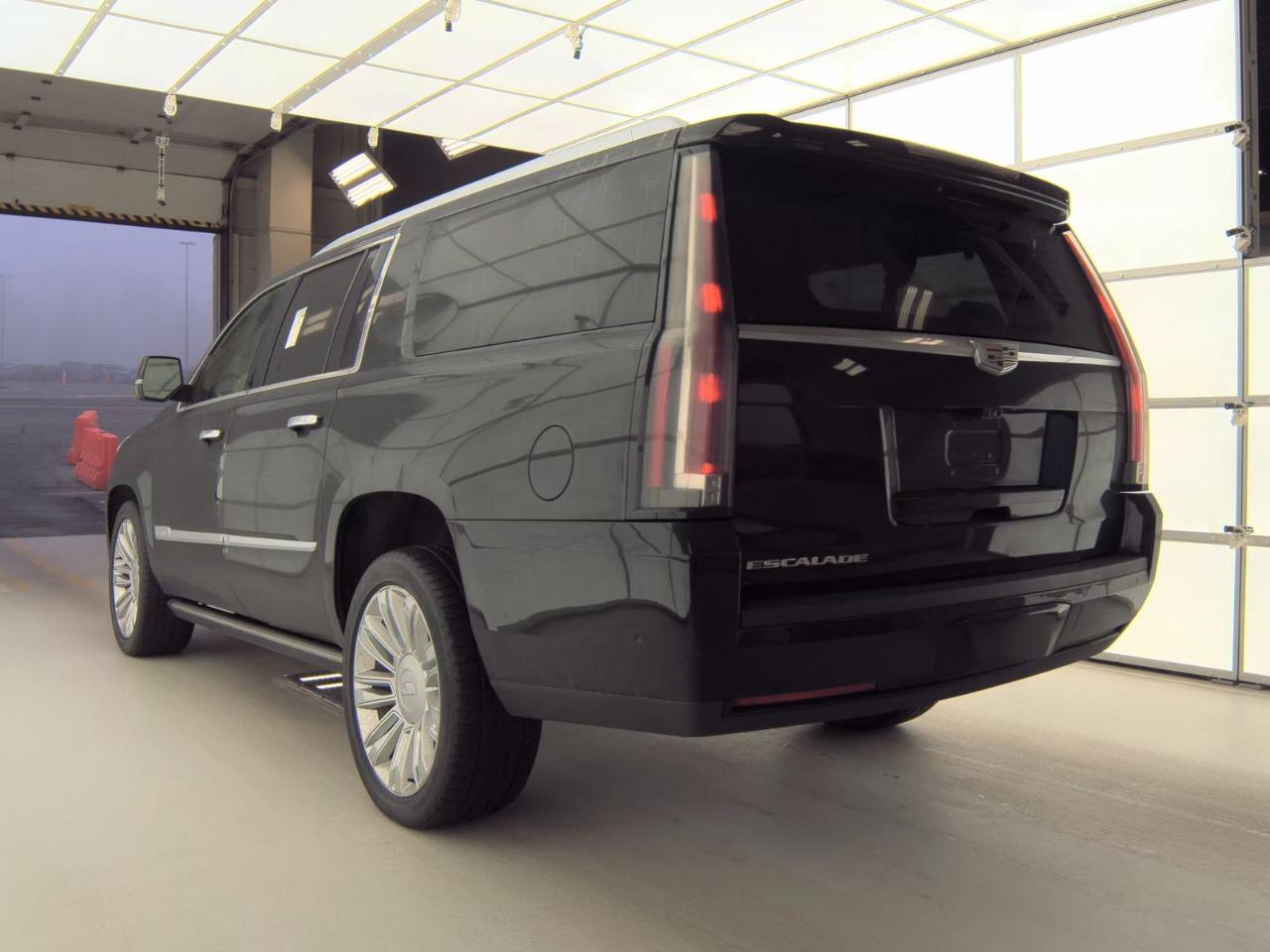 Cadillac Escalade ESV 4WD 4dr Platinum 2018