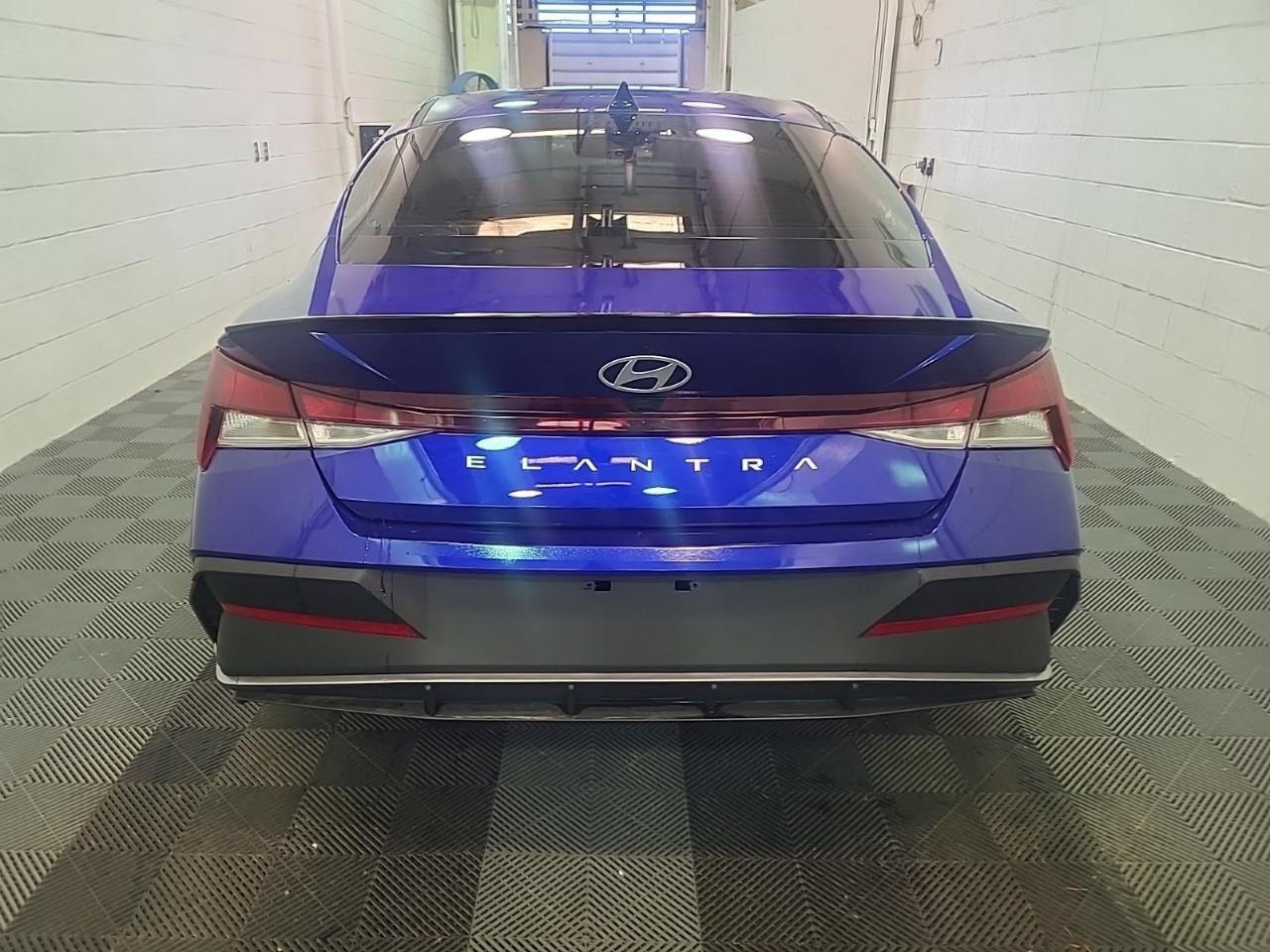 Hyundai Elantra  2025
