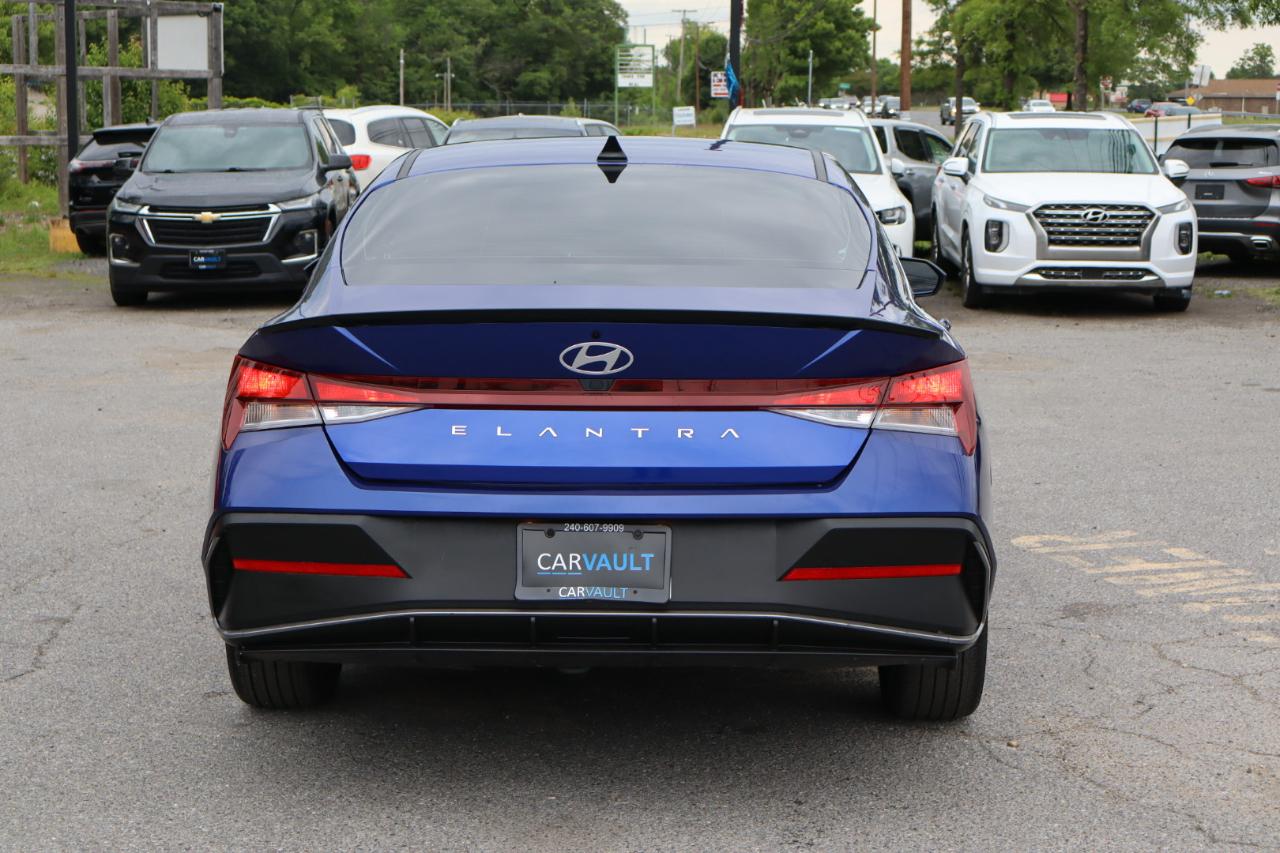 Hyundai Elantra  2025