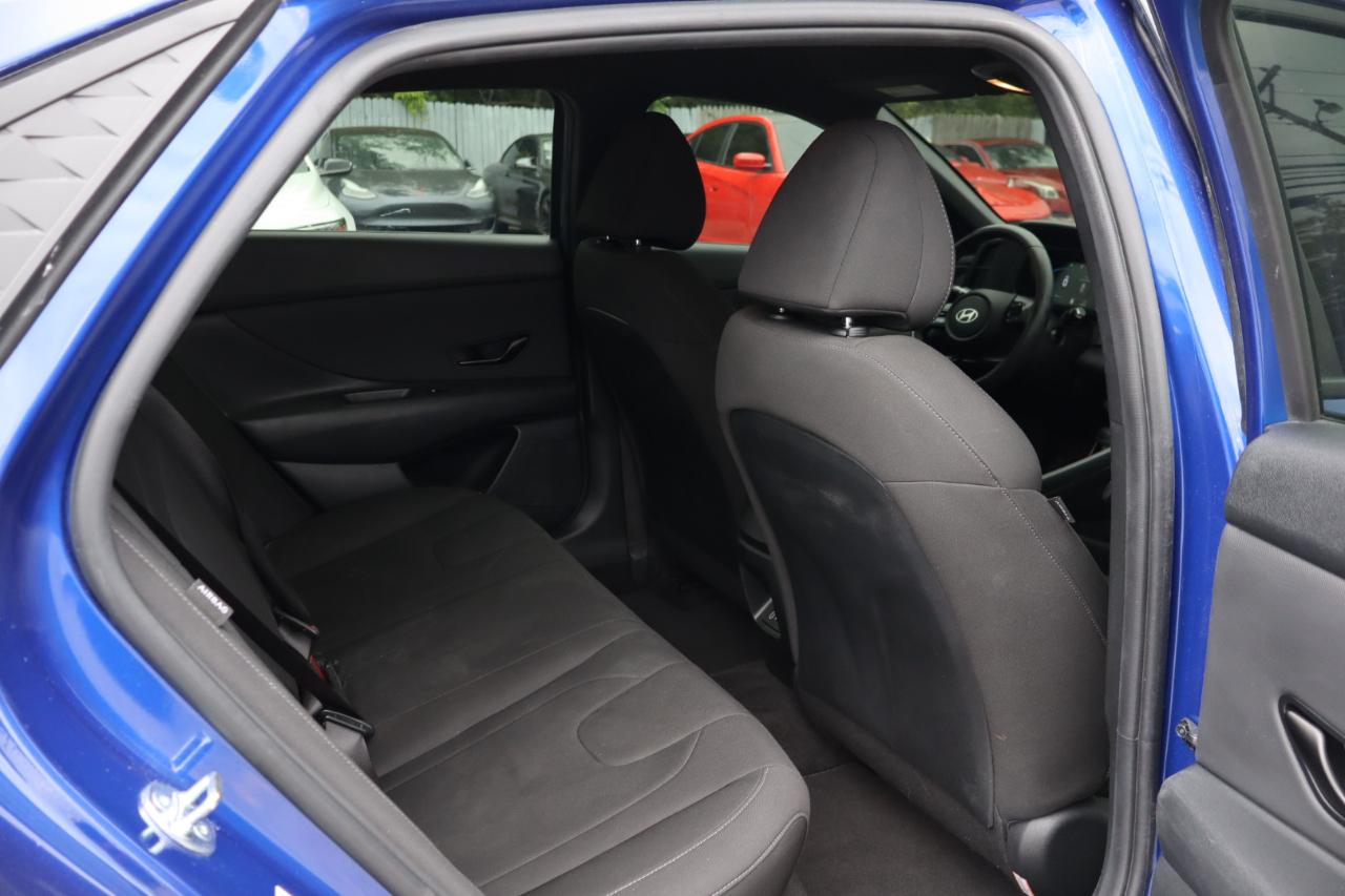 Hyundai Elantra  2025