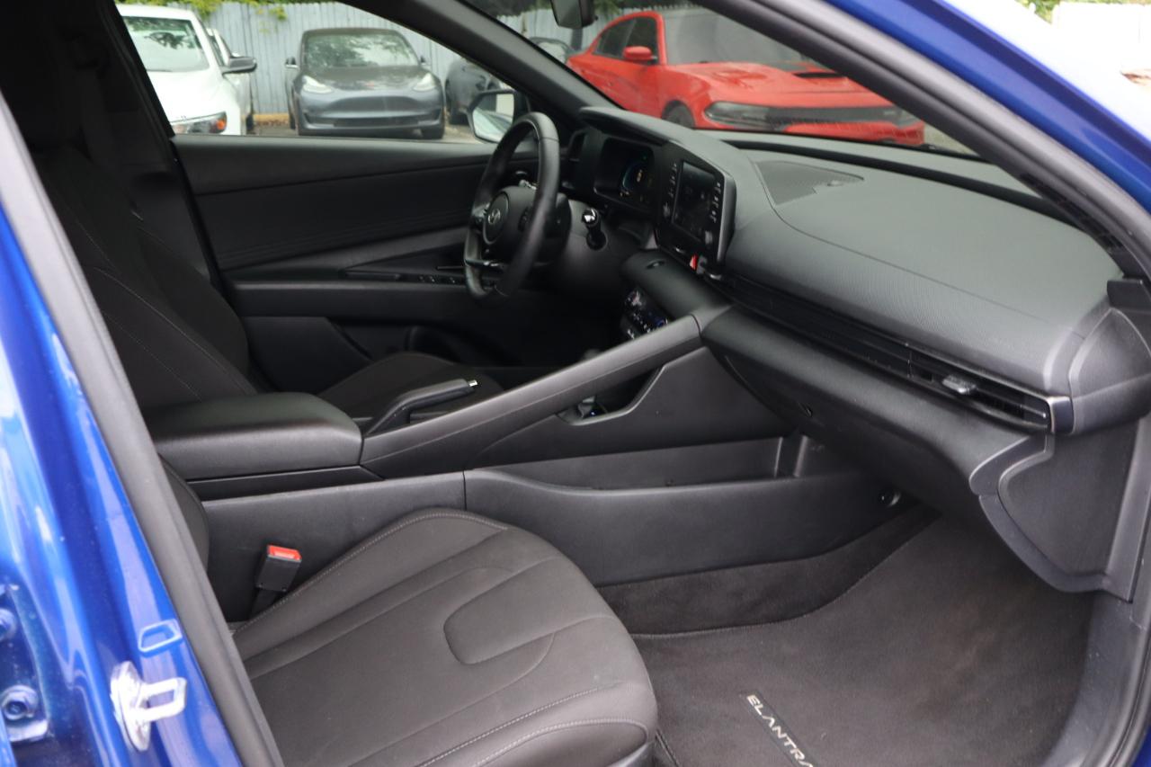 Hyundai Elantra  2025