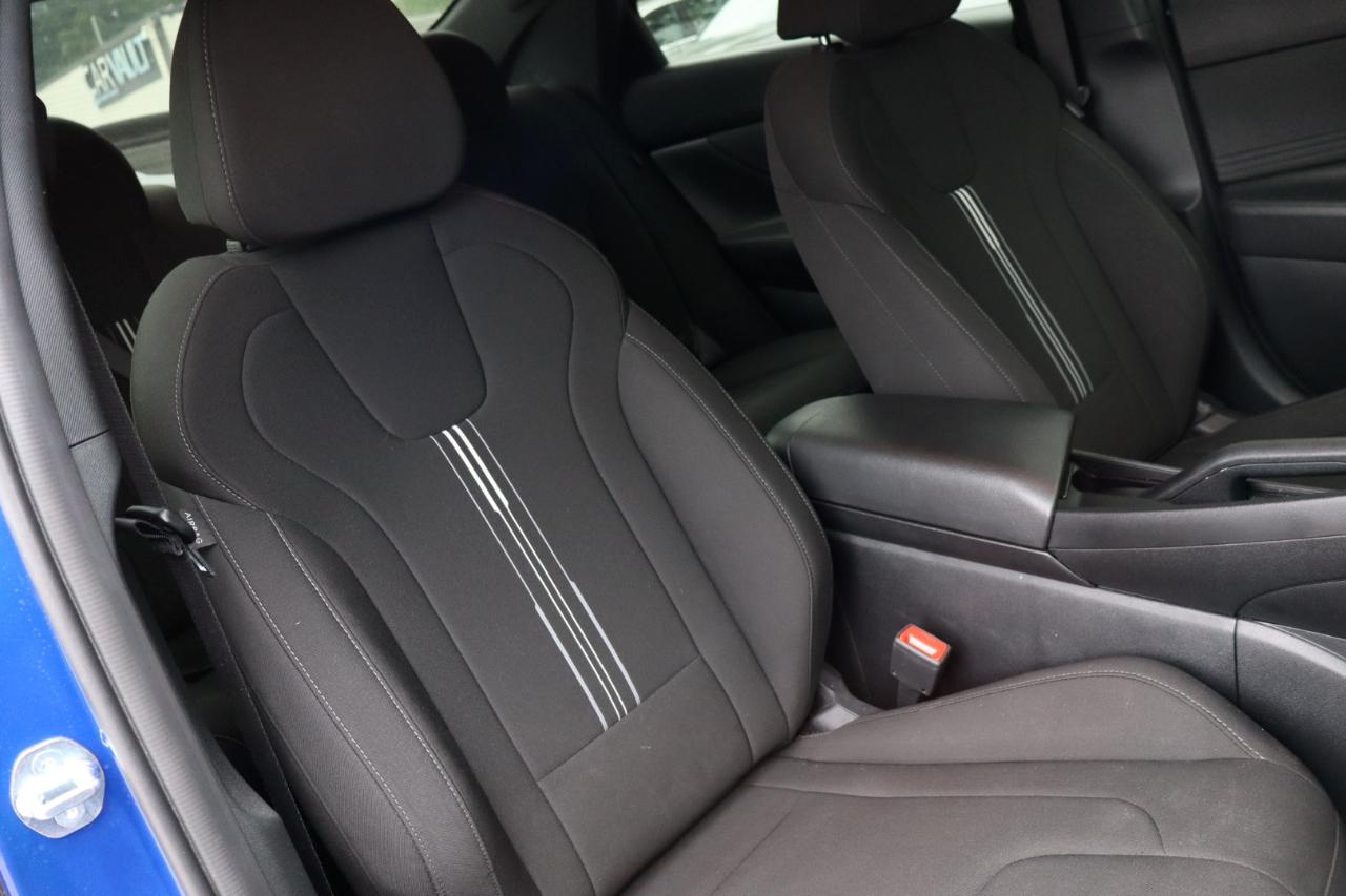 Hyundai Elantra  2025