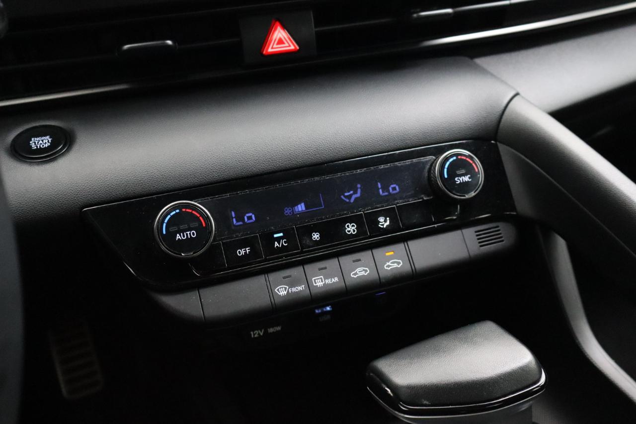 Hyundai Elantra  2025