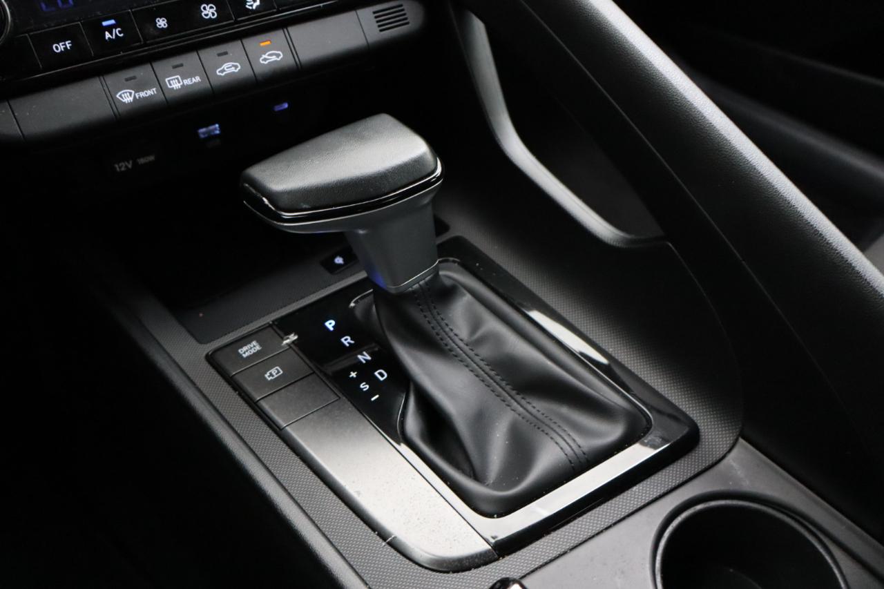 Hyundai Elantra  2025