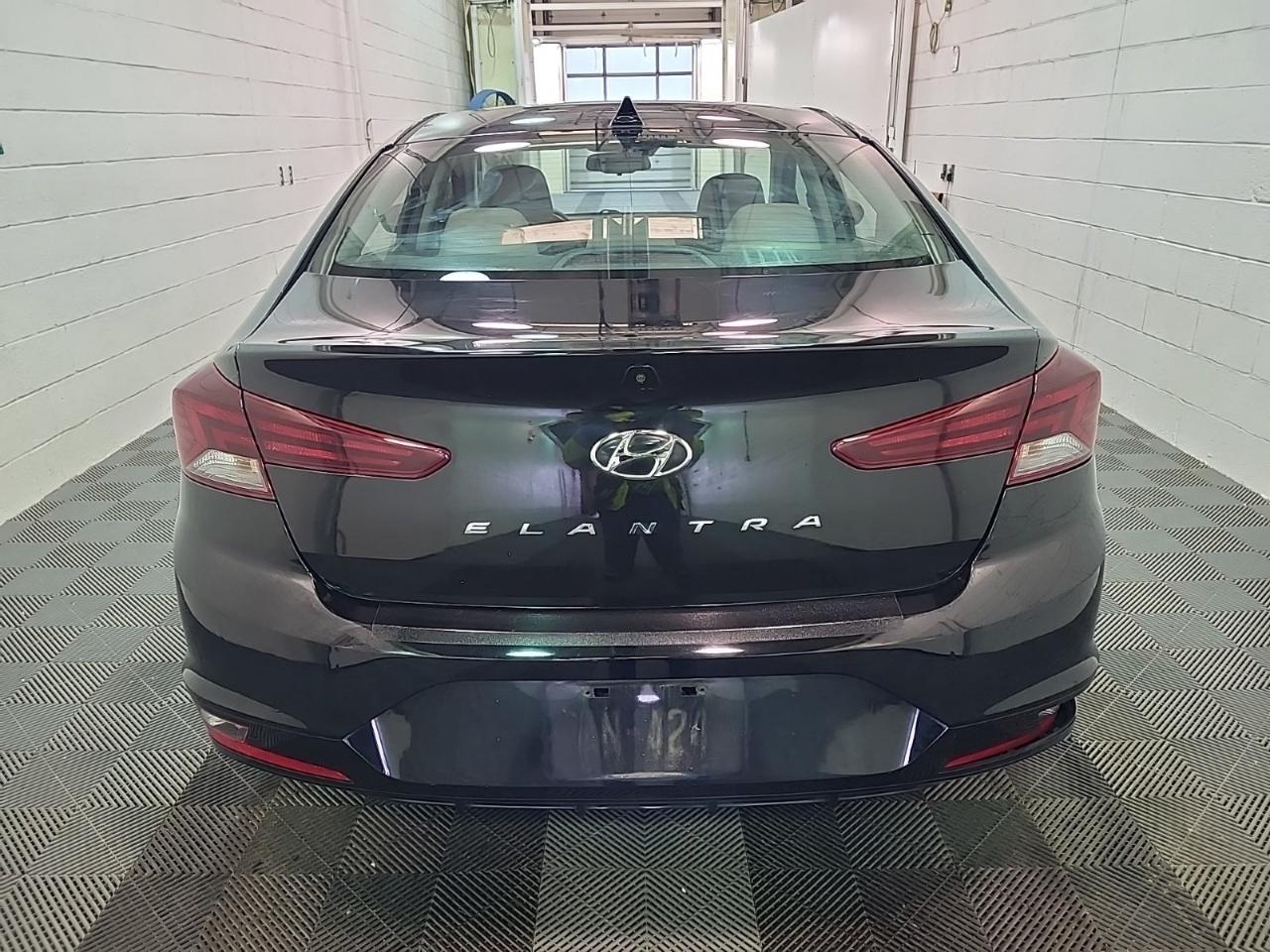 Hyundai Elantra  2020