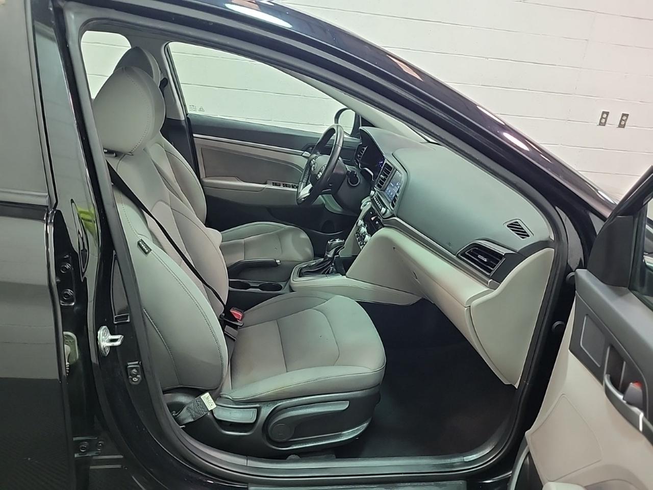 Hyundai Elantra  2020