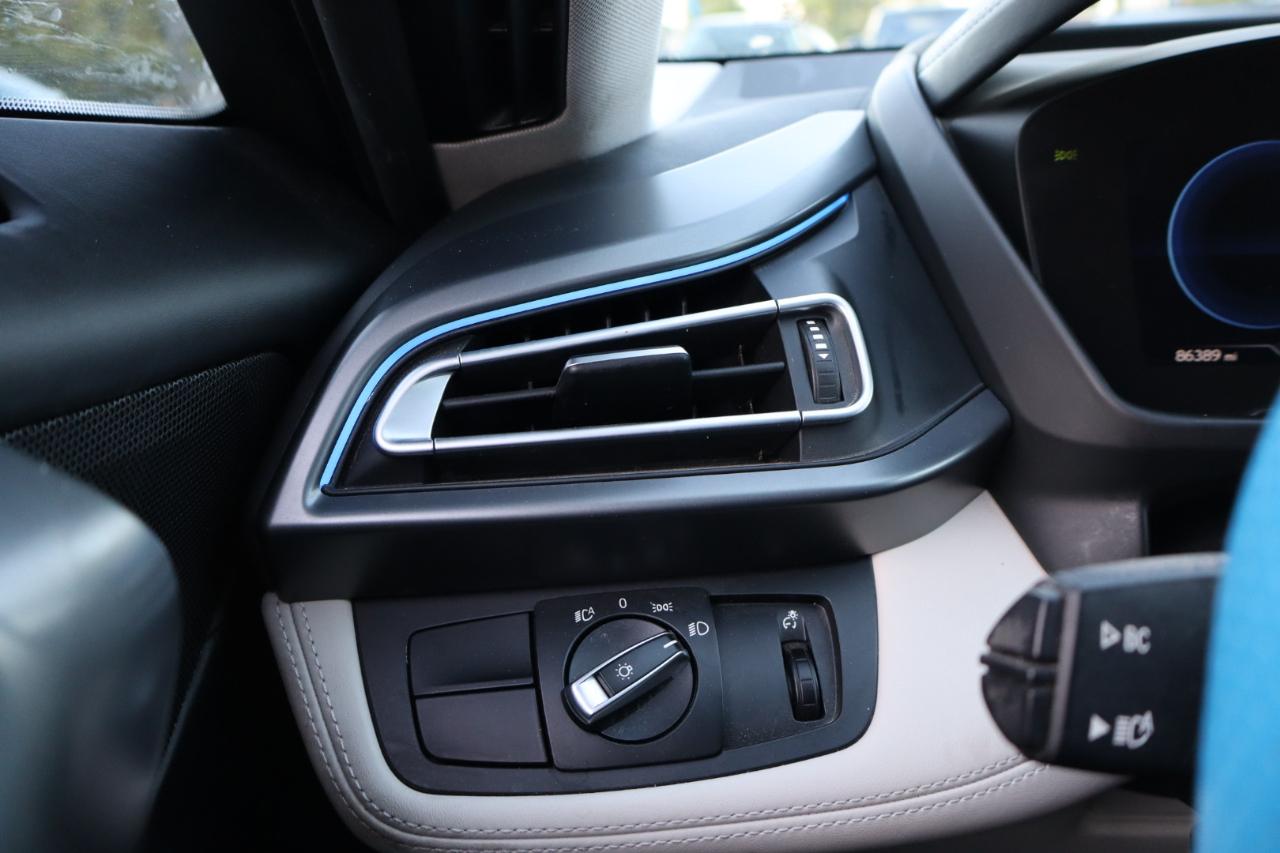 BMW i8 2D Coupe 2016