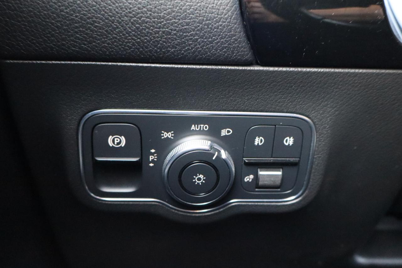 Mercedes-Benz GLA-Class  2021