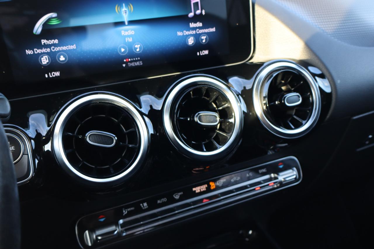 Mercedes-Benz GLA-Class  2021