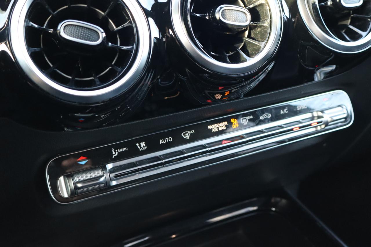 Mercedes-Benz GLA-Class  2021