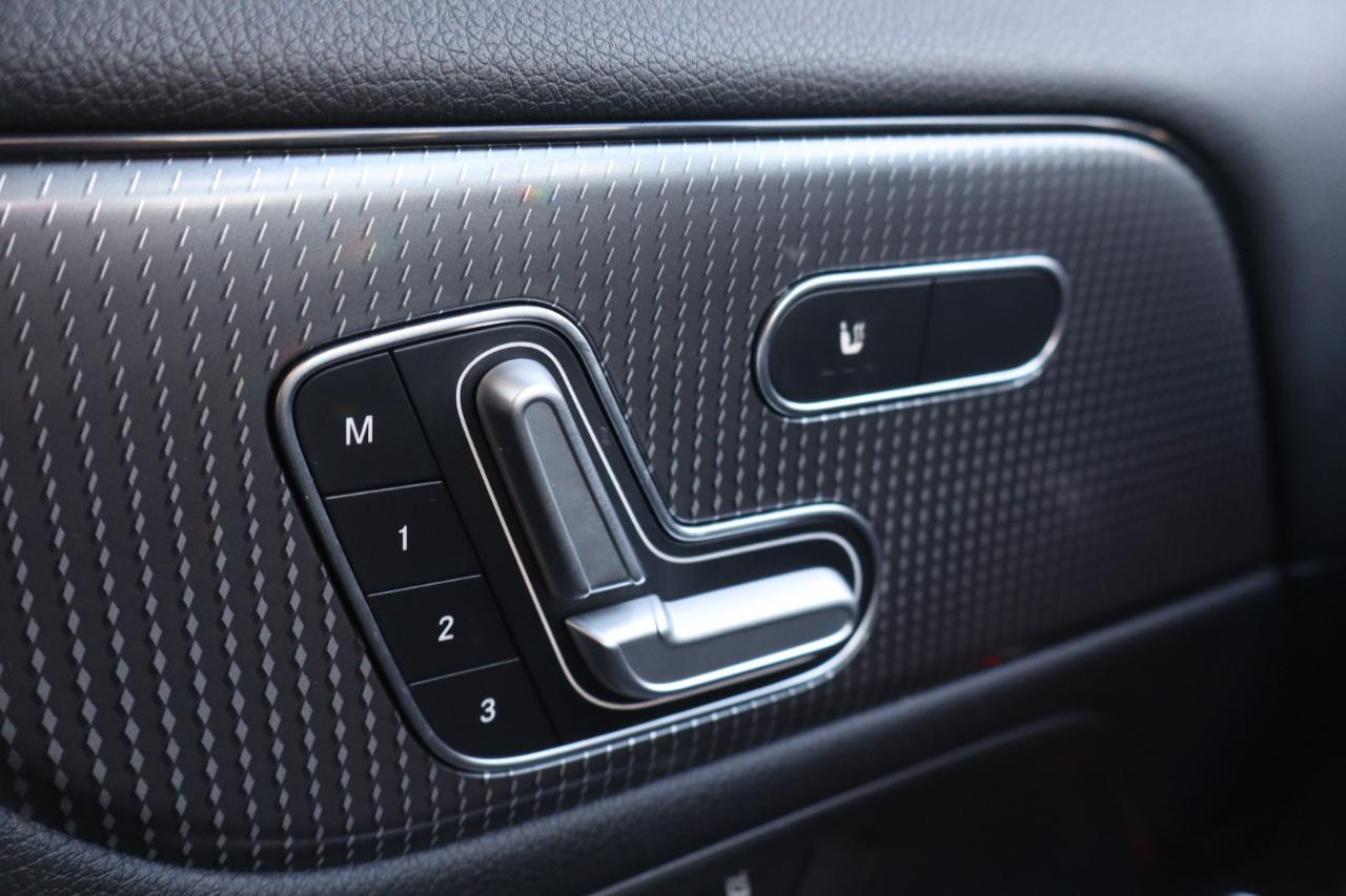 Mercedes-Benz GLA-Class  2021