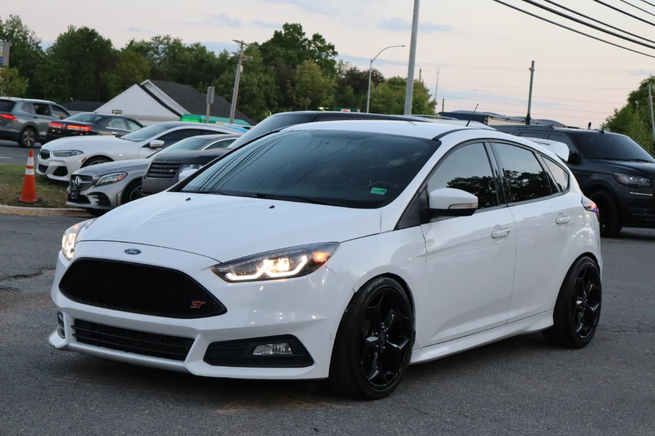 Ford Focus ST 4D Hatchback 2017