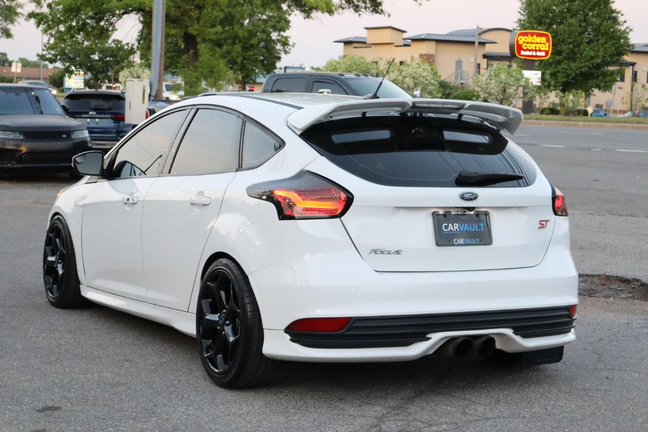 Ford Focus ST 4D Hatchback 2017