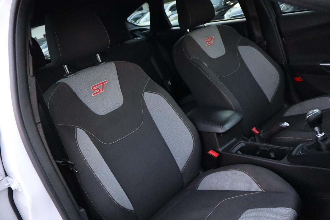 Ford Focus ST 4D Hatchback 2017