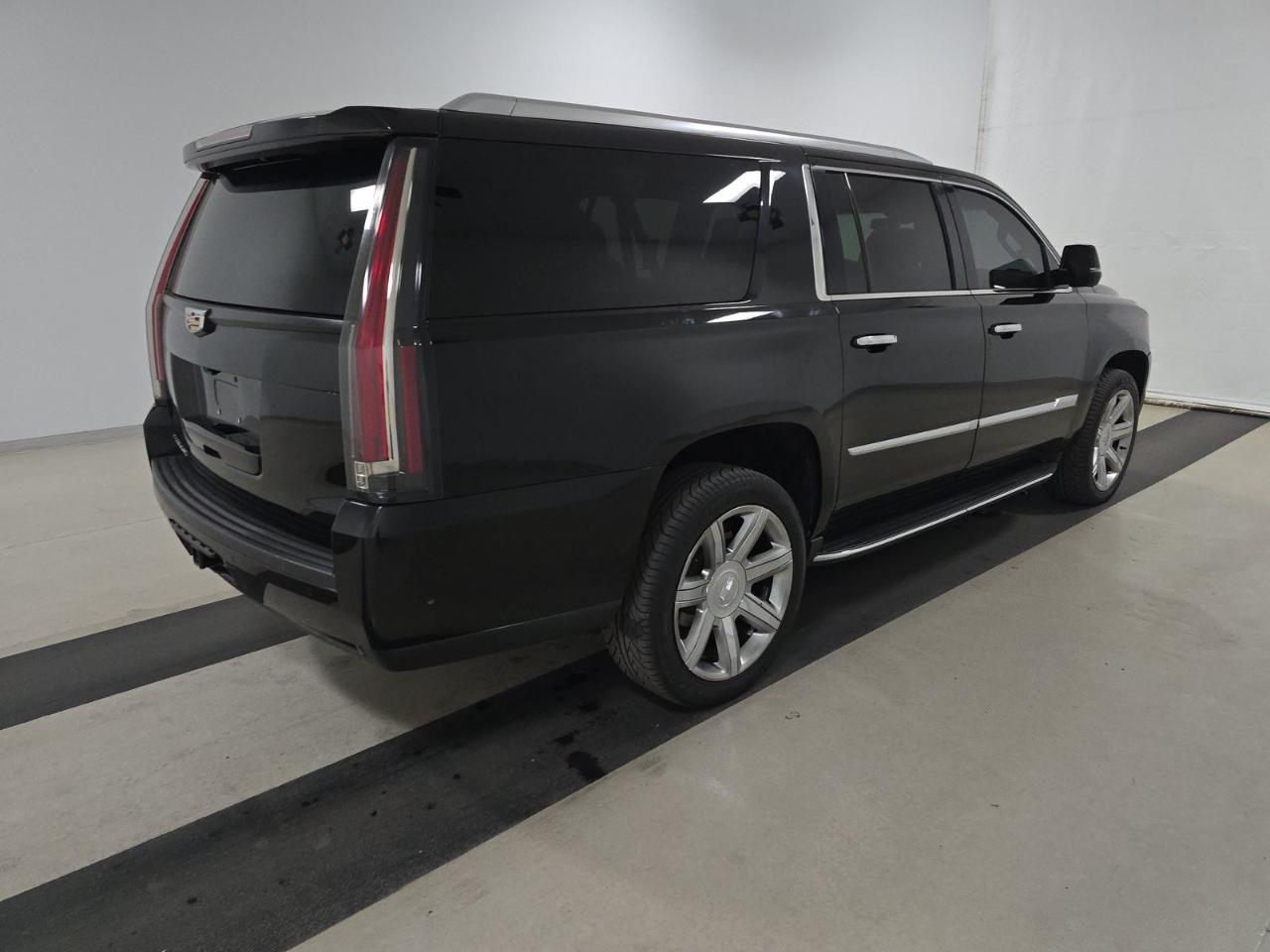 Cadillac Escalade ESV 4WD 4dr Luxury 2019