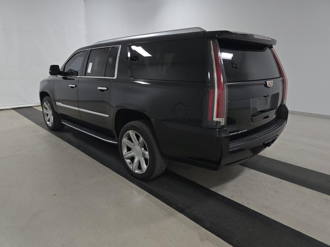 Cadillac Escalade ESV 4WD 4dr Luxury 2019