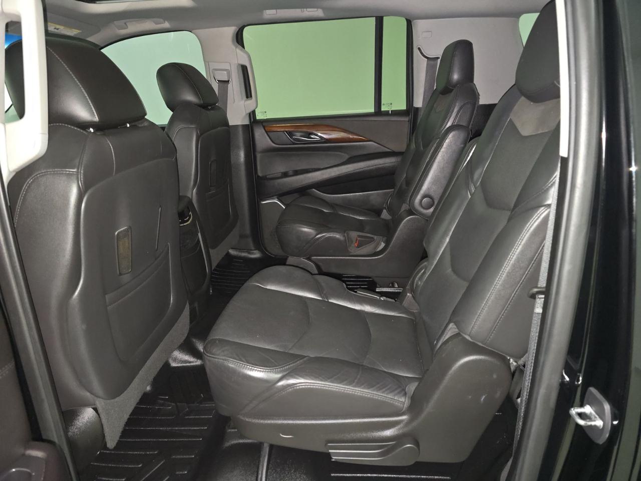 Cadillac Escalade ESV 4WD 4dr Luxury 2019