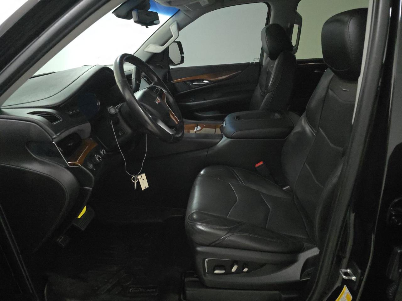 Cadillac Escalade ESV 4WD 4dr Luxury 2019