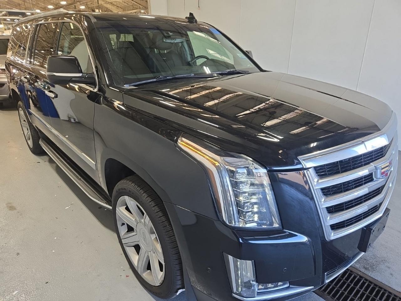 Cadillac Escalade ESV AWD 4dr Luxury 2017