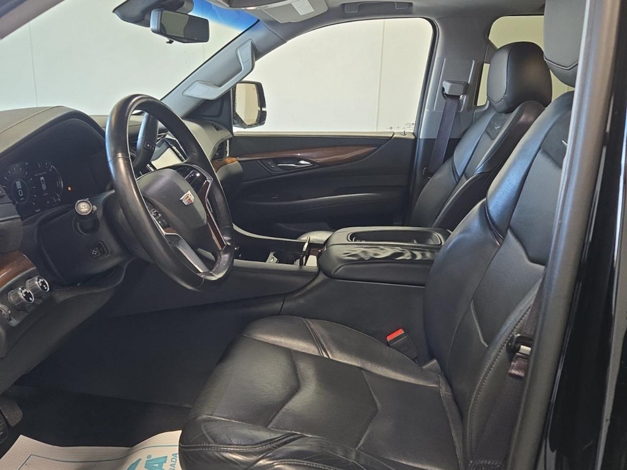 Cadillac Escalade ESV AWD 4dr Luxury 2017