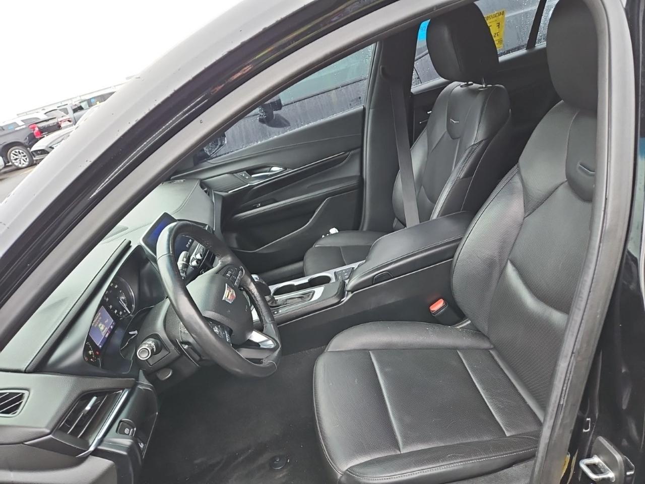 Cadillac CT4 4dr Sdn Premium Luxury 2022