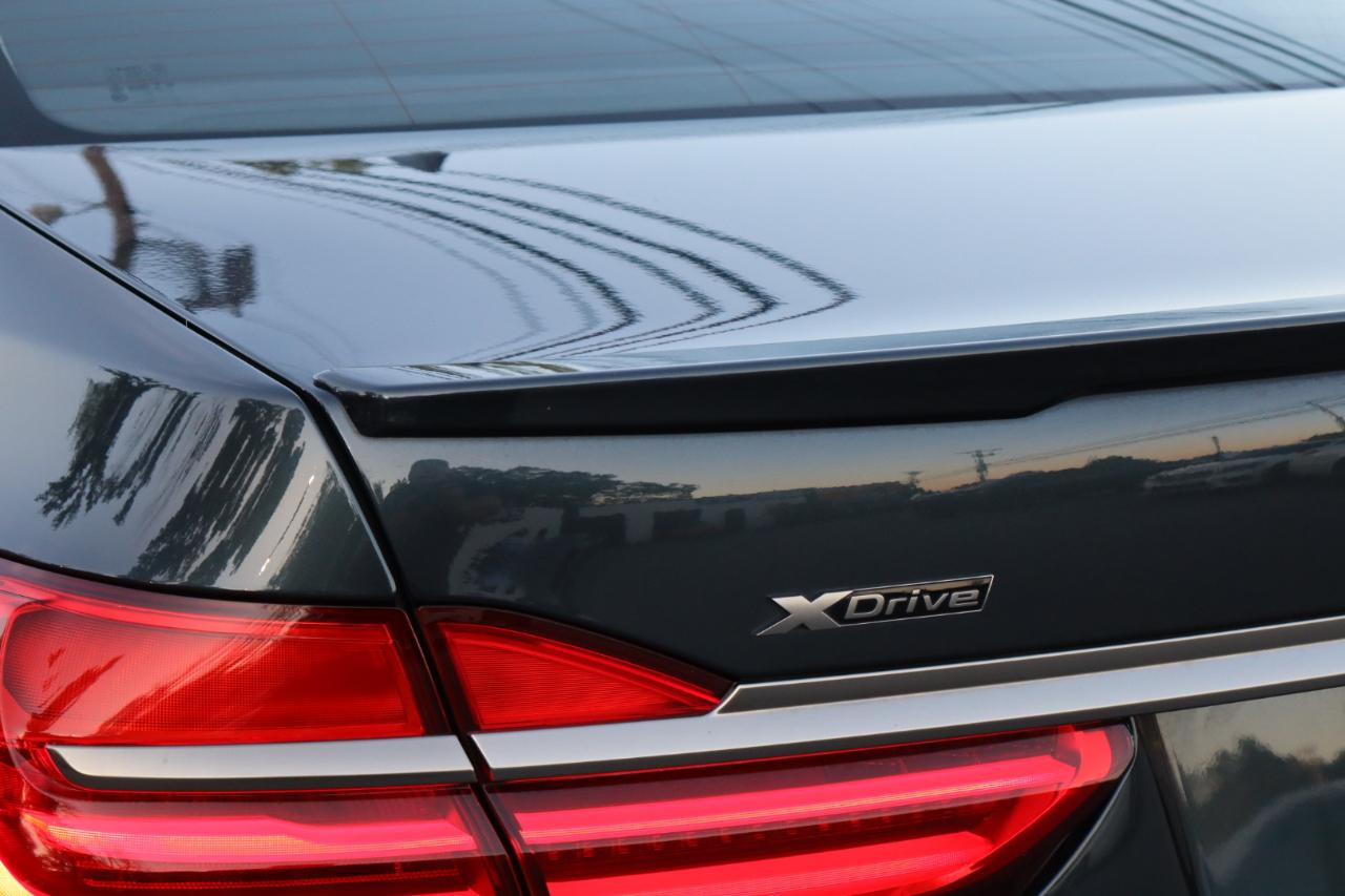 BMW 7-Series  2018