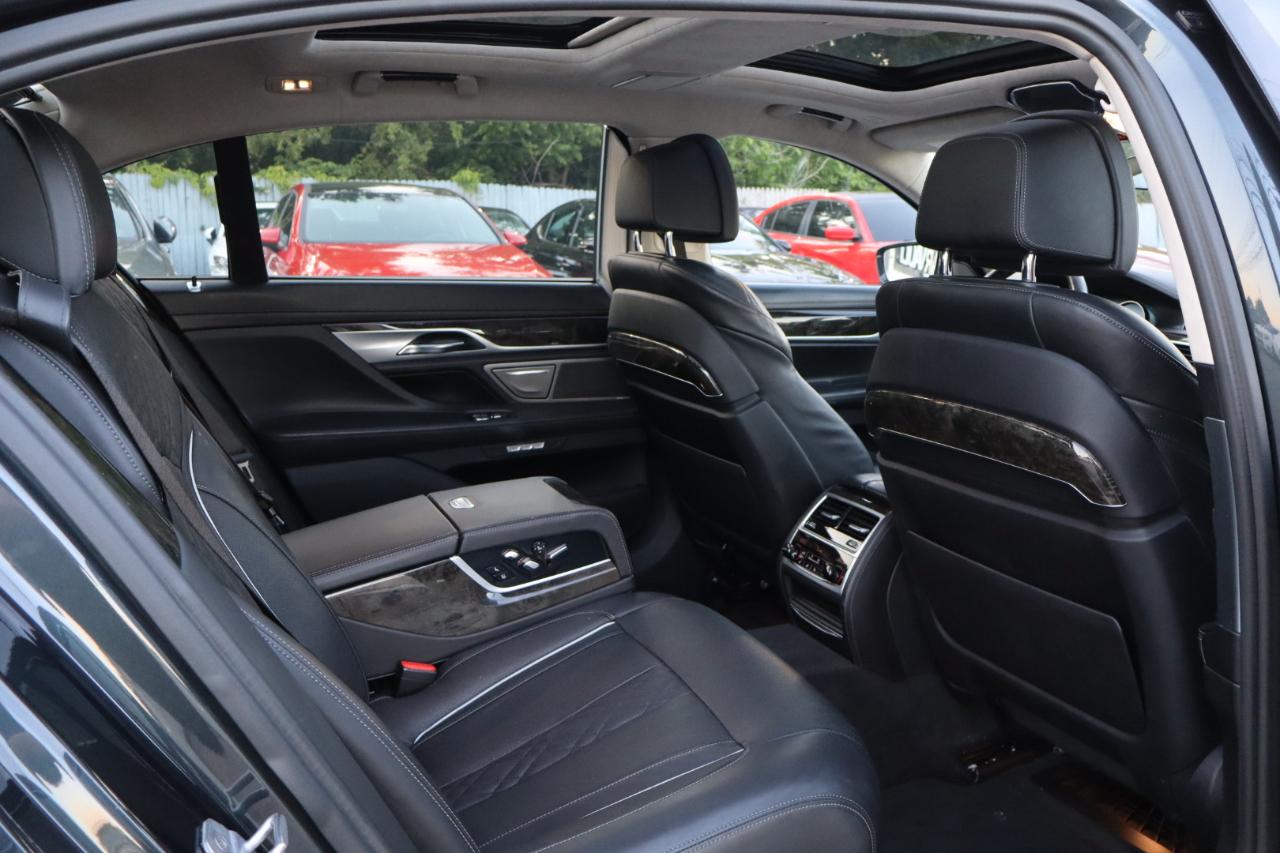 BMW 7-Series  2018
