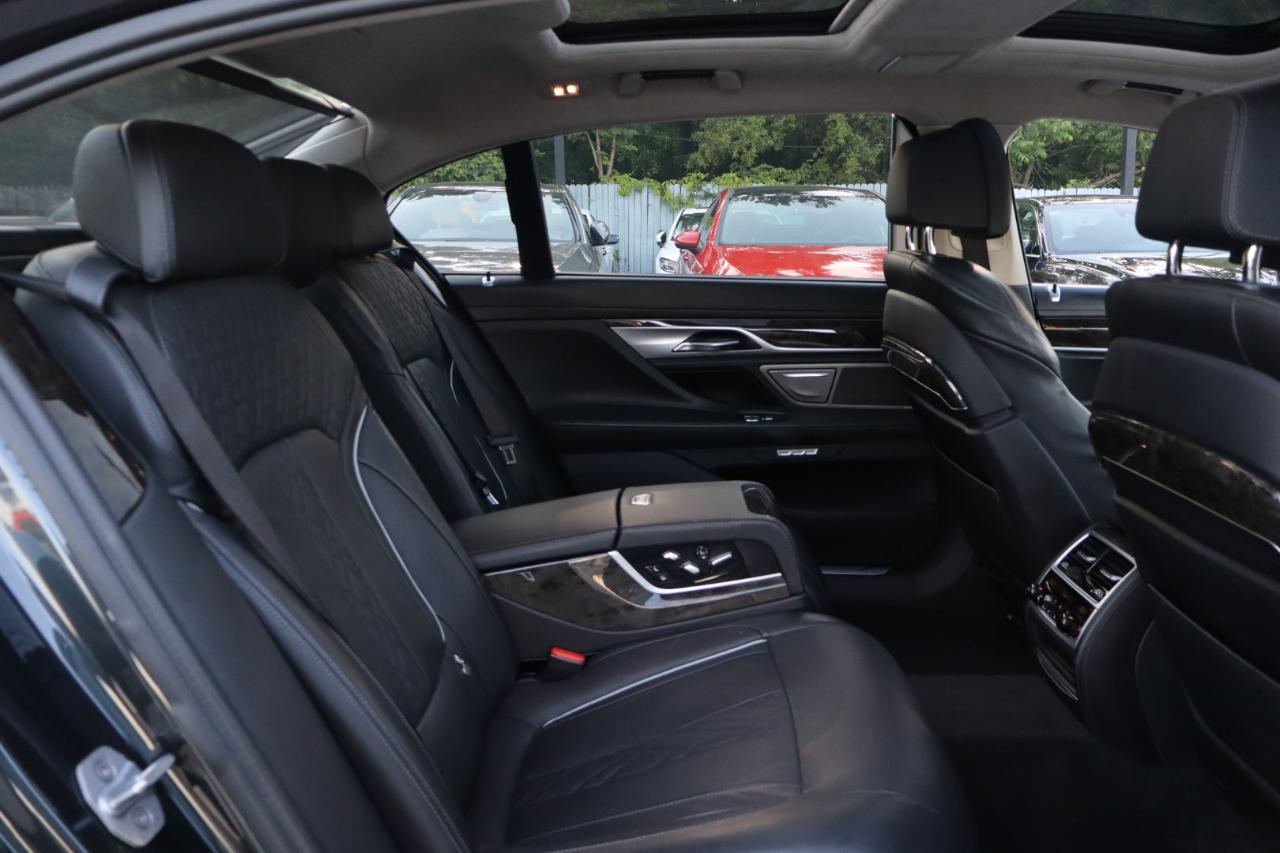 BMW 7-Series  2018