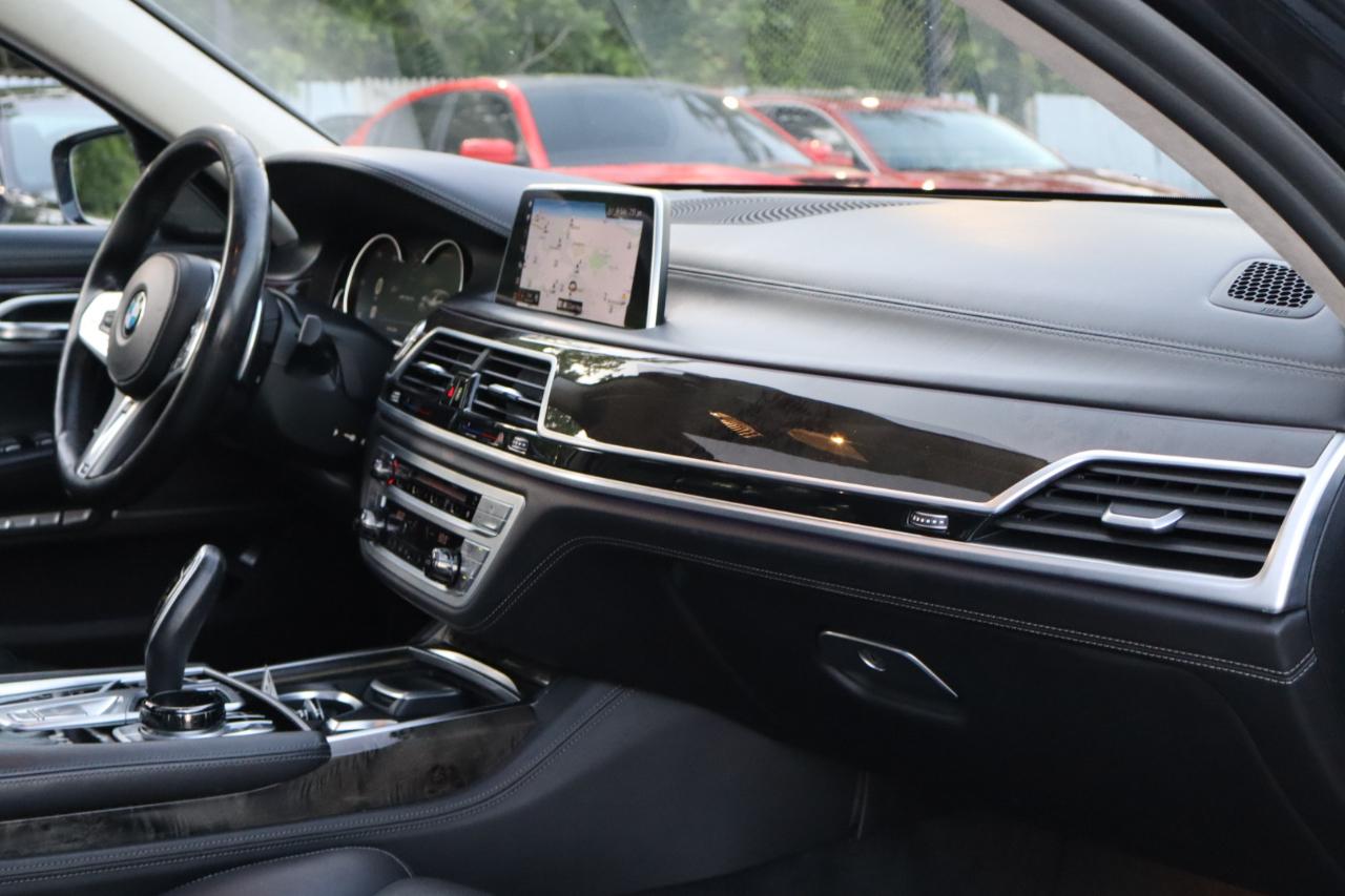 BMW 7-Series  2018