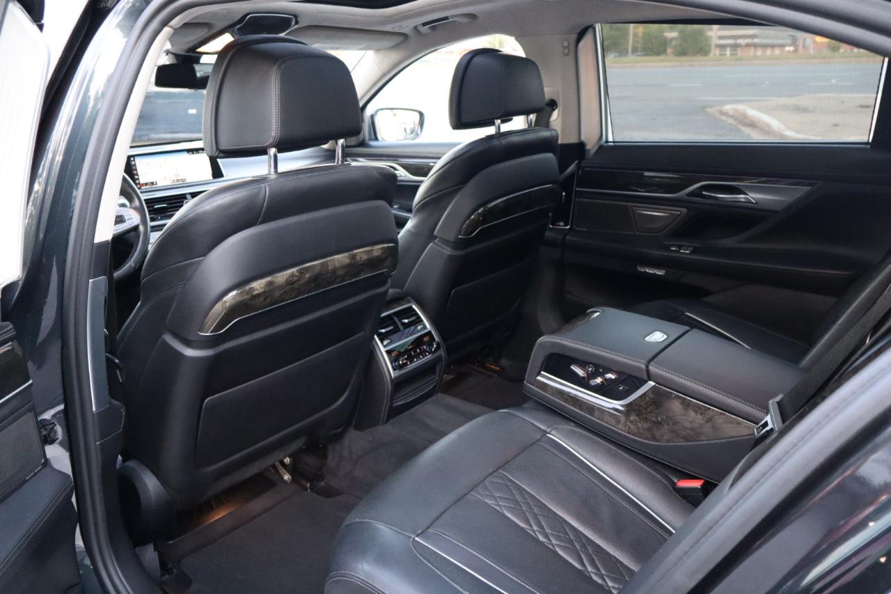 BMW 7-Series  2018