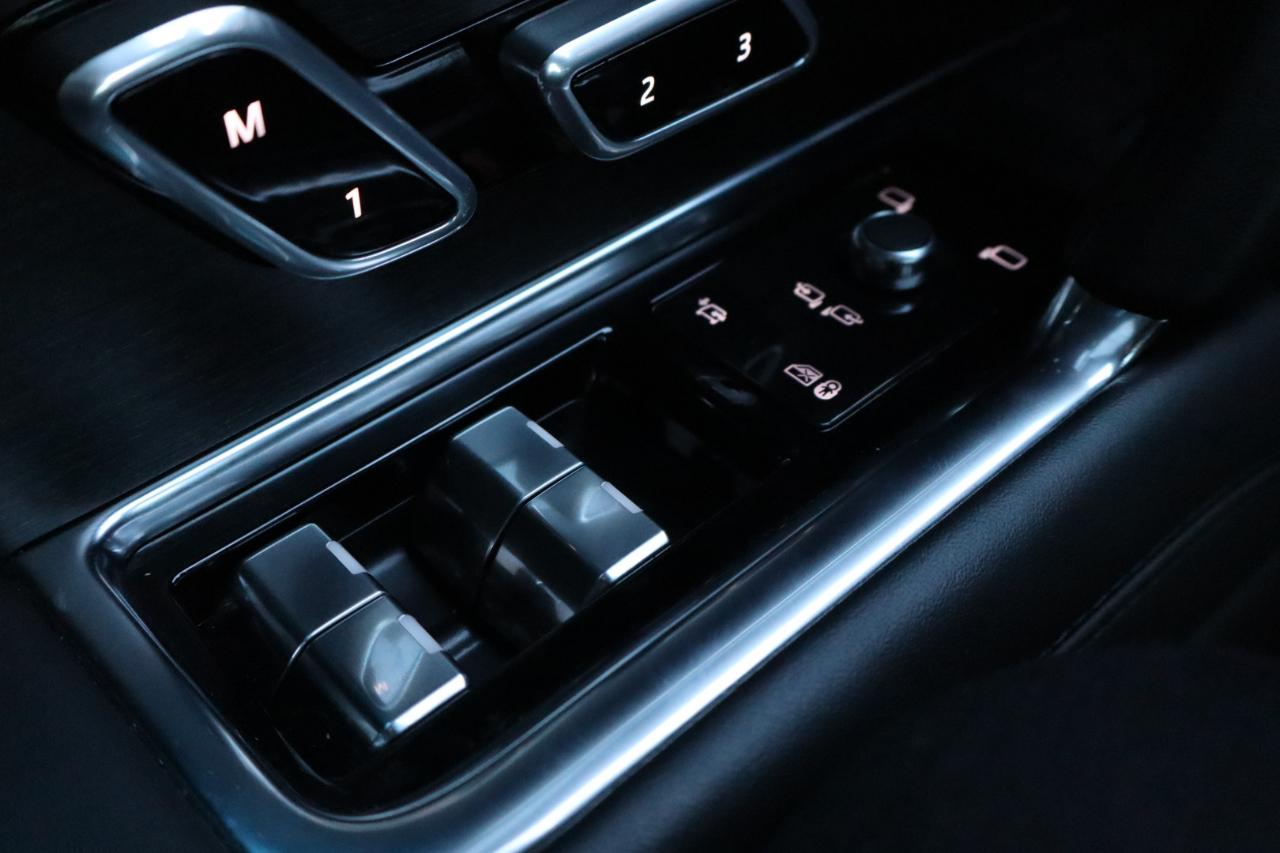 Land Rover Range Rover 4WD 4dr Autobiography 2023