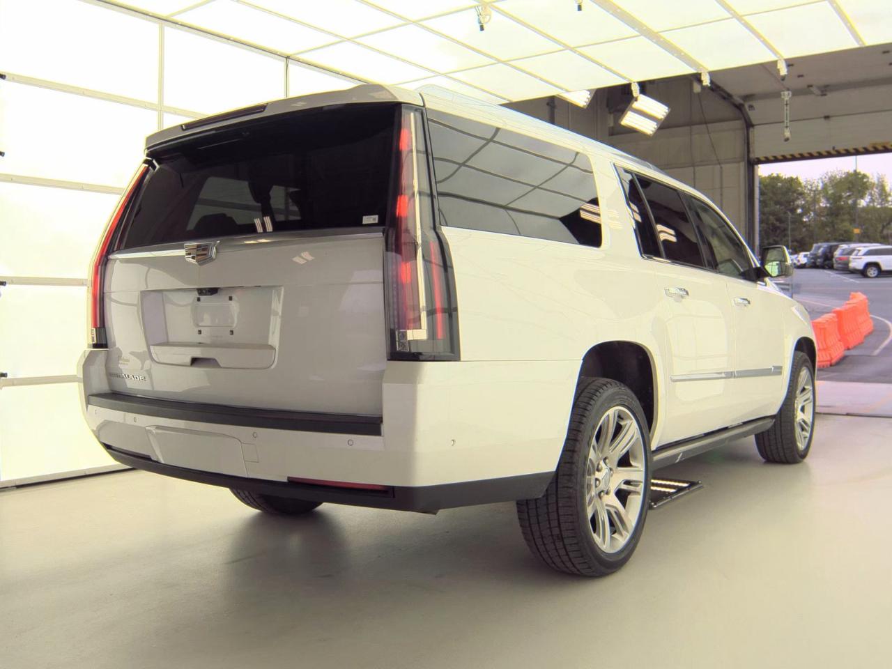 Cadillac Escalade ESV 4WD 4dr Premium Luxury 2018