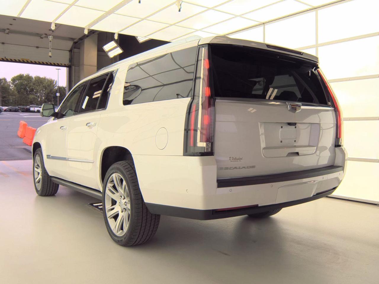 Cadillac Escalade ESV 4WD 4dr Premium Luxury 2018