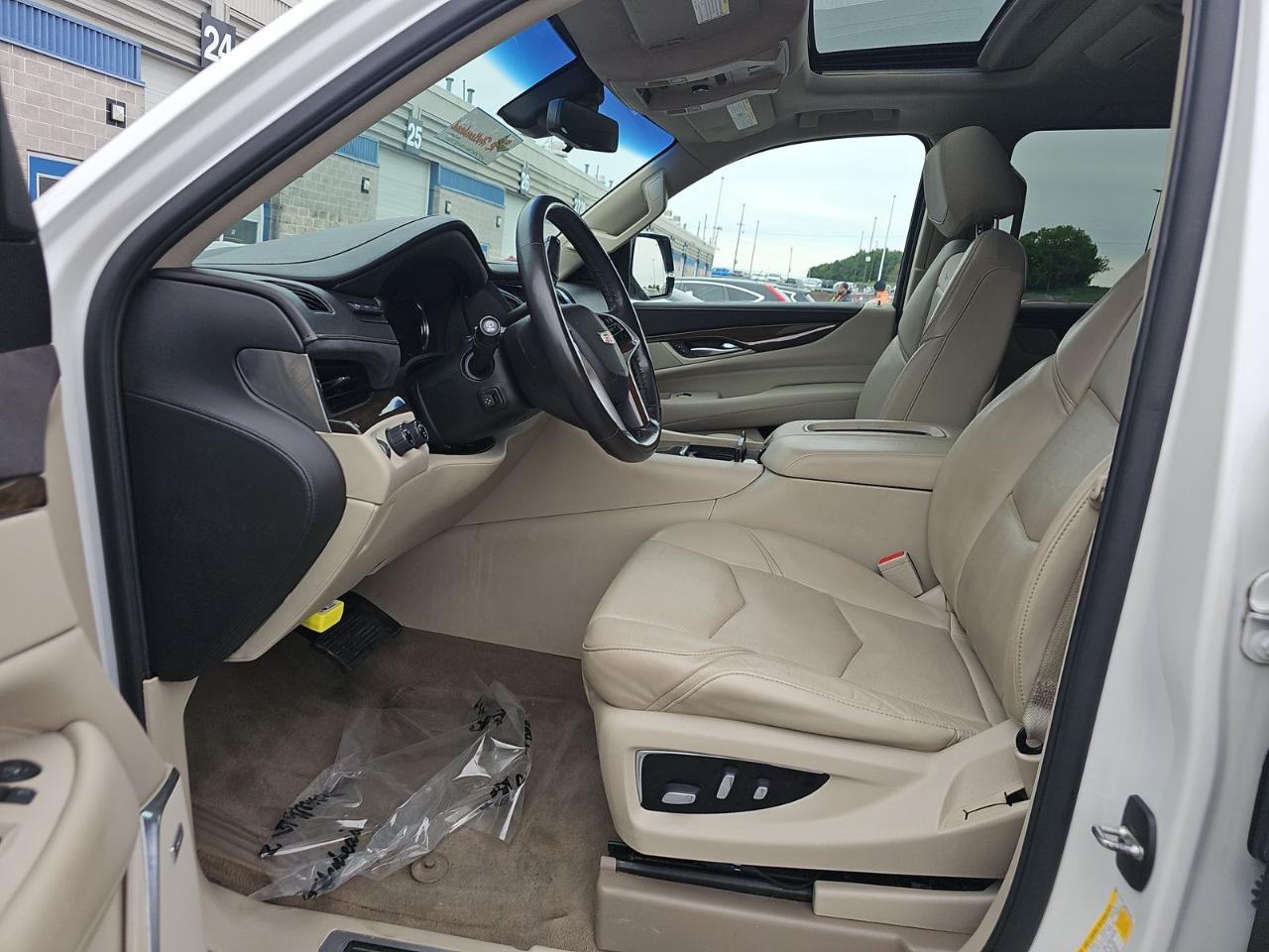 Cadillac Escalade ESV 4WD 4dr Premium Luxury 2018
