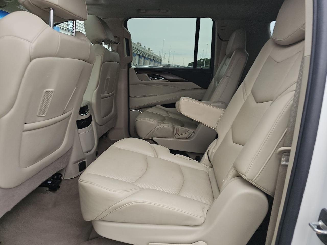 Cadillac Escalade ESV 4WD 4dr Premium Luxury 2018