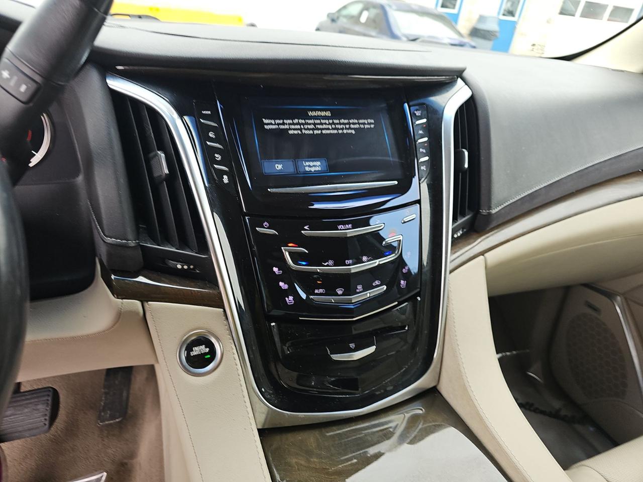 Cadillac Escalade ESV 4WD 4dr Premium Luxury 2018