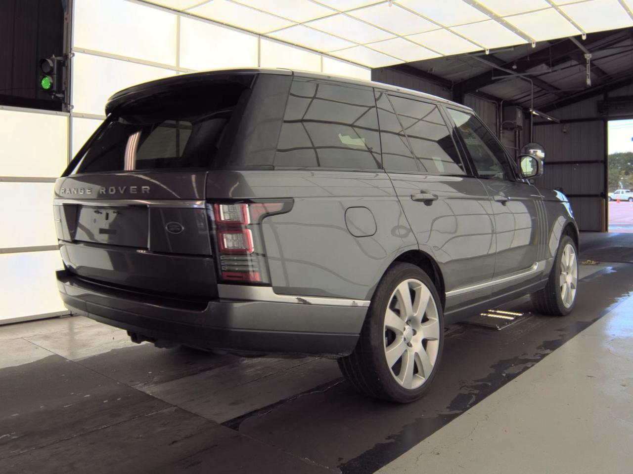 2015 Land Rover Range Rover V8 Supercharged's photo