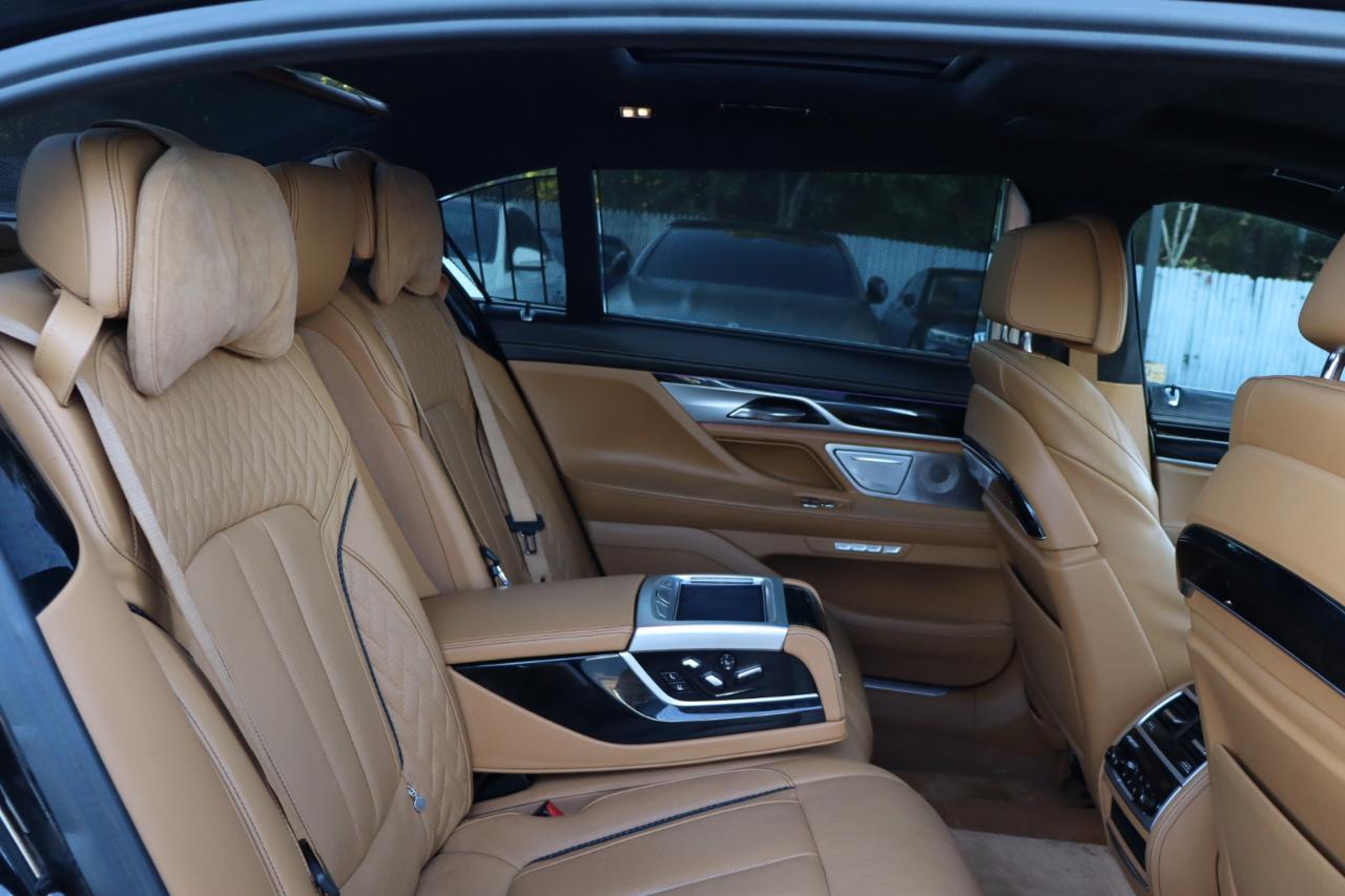 BMW 7-Series  2018