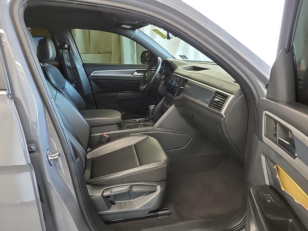 Volkswagen Atlas Cross Sport 3.6L V6 SE w/Technology FWD 2020