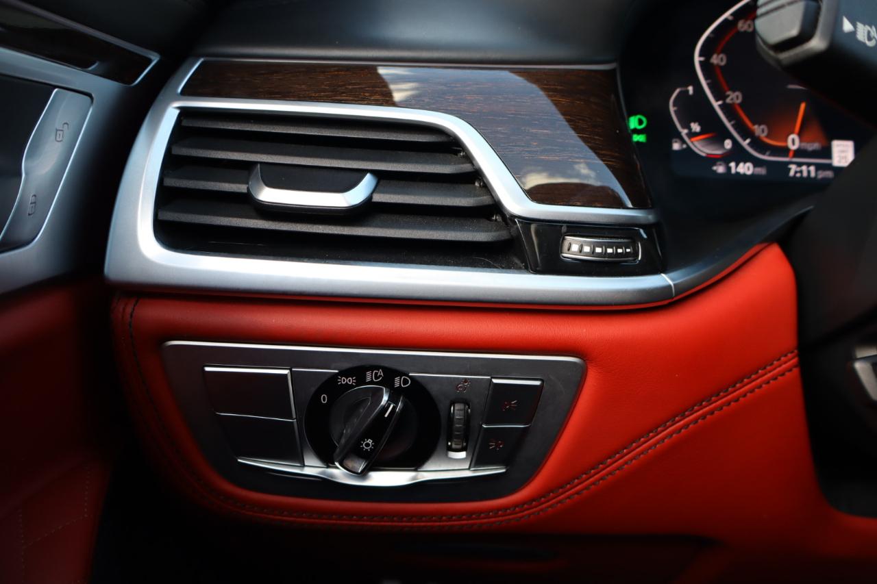 BMW 7-Series  2020